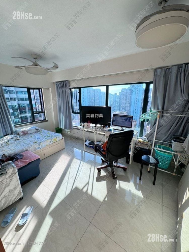 Dawning Views Sell 4 Bedrooms 1,074 ft²