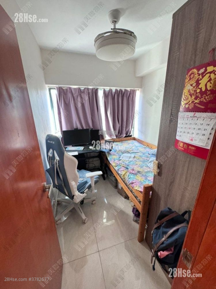 Dawning Views Sell 4 Bedrooms 1,074 ft²