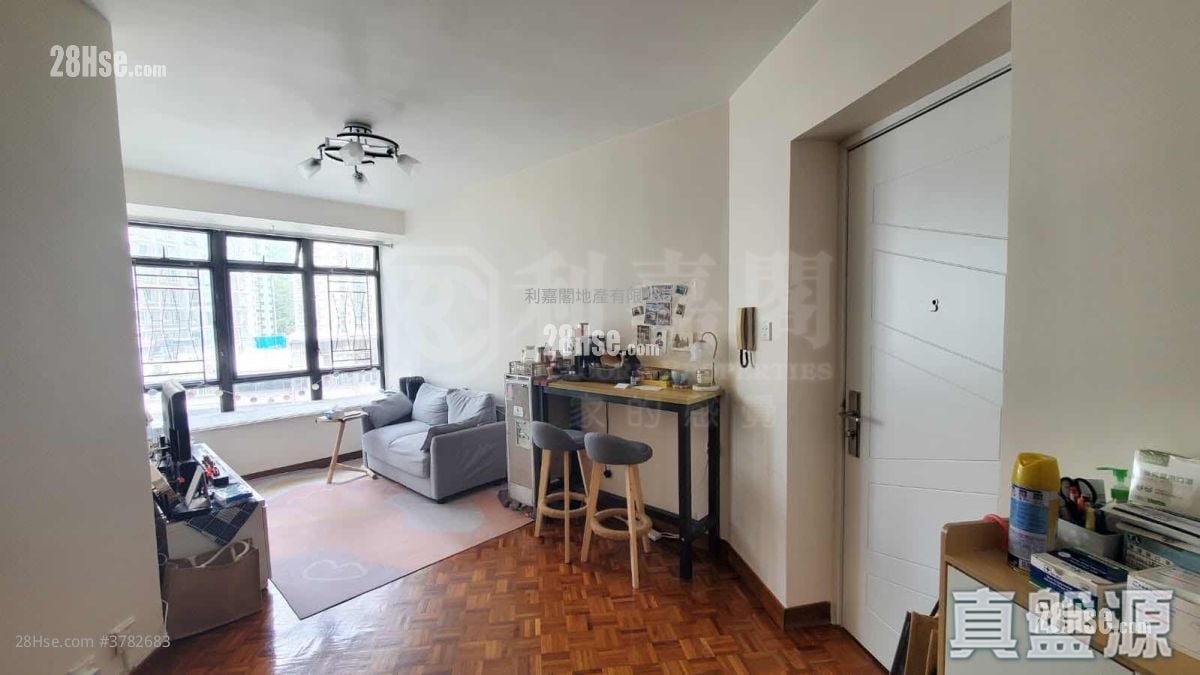 Kornhill Sell 2 Bedrooms 480 ft²