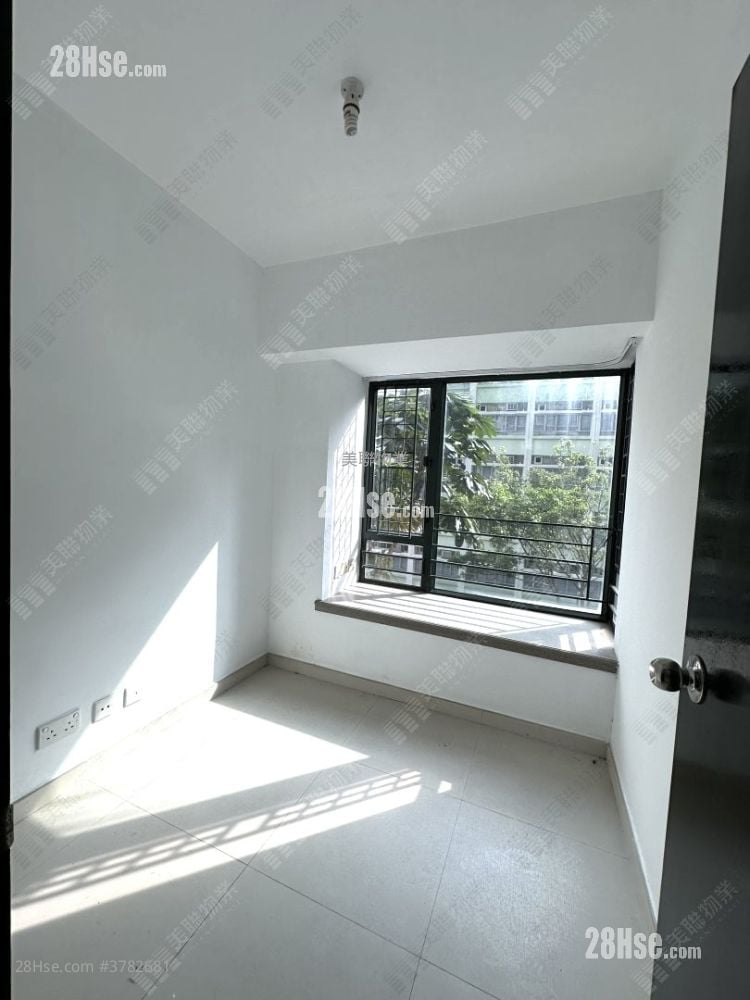 Dawning Views Sell 3 Bedrooms 578 ft²