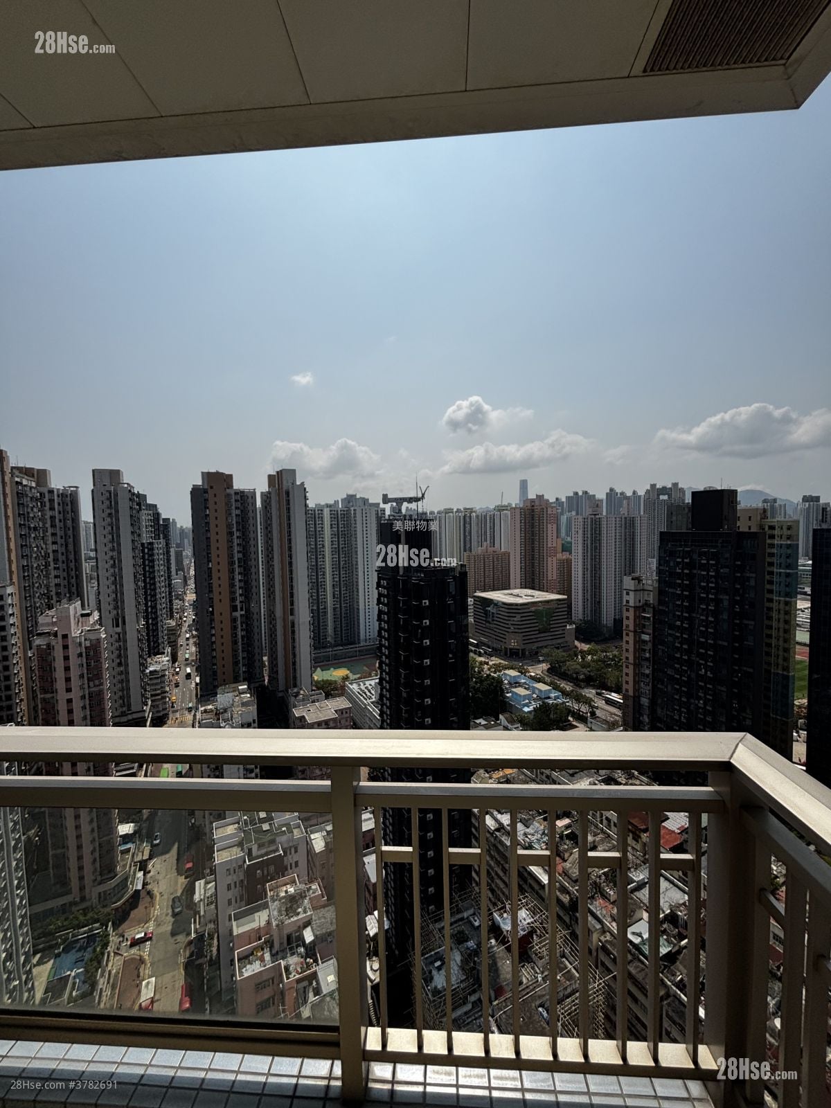 One New York Sell 240 ft²