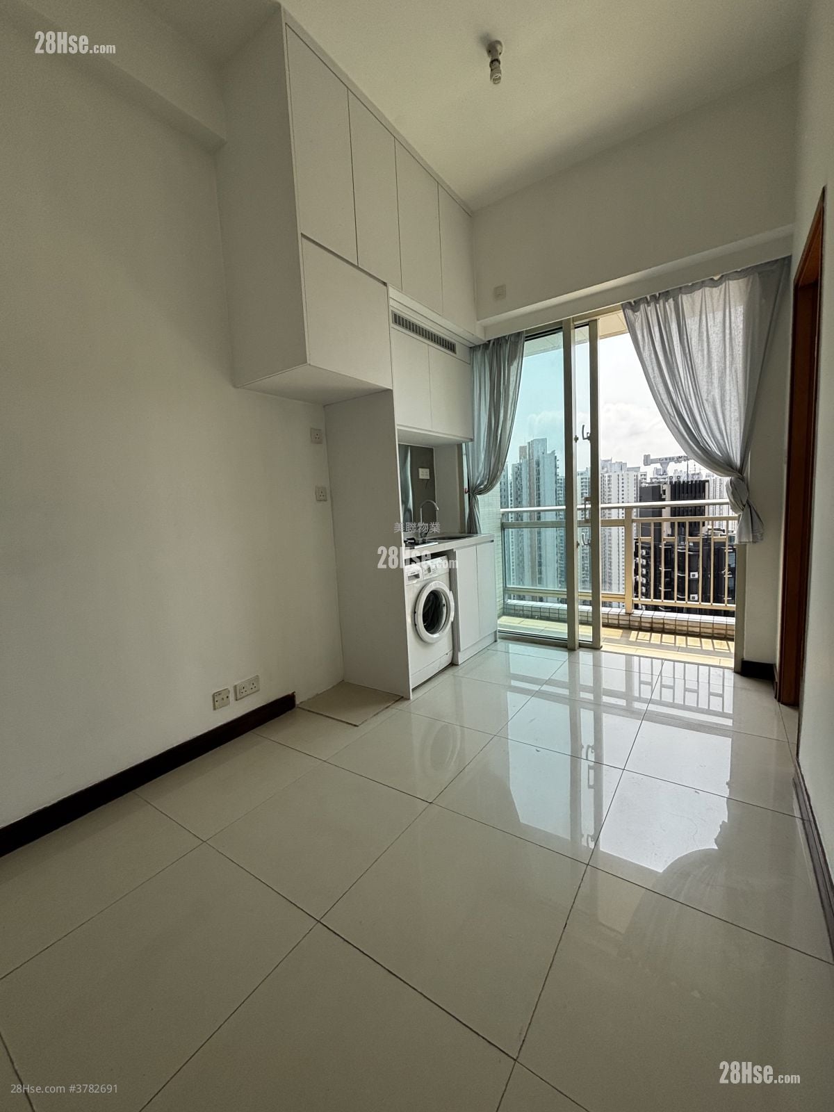 One New York Sell 240 ft²