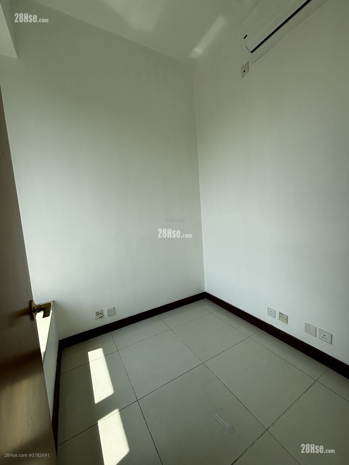 One New York Sell 240 ft²