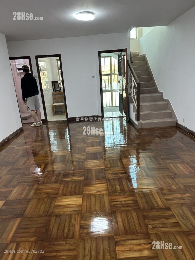 村屋 租盘 3 房 , 1 浴室 653 平方尺