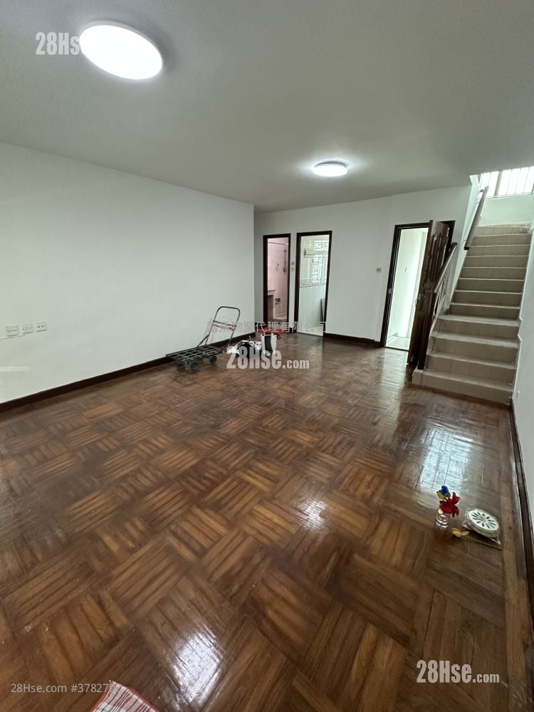 村屋 租盘 3 房 , 1 浴室 653 平方尺