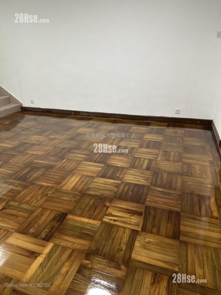 村屋 租盘 3 房 , 1 浴室 653 平方尺