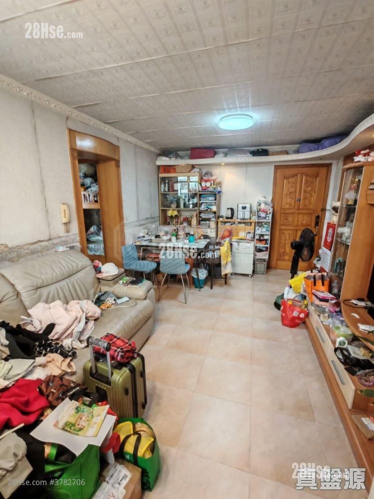 Tin Shing Court Sell 3 Bedrooms 594 ft²