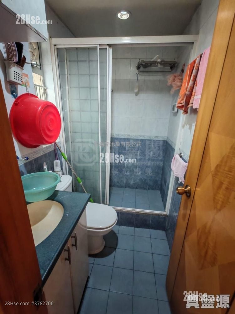 Tin Shing Court Sell 3 Bedrooms 594 ft²