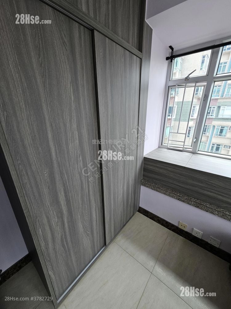 Flora Plaza Rental 2 Bedrooms , 1 Bathroom 370 ft²