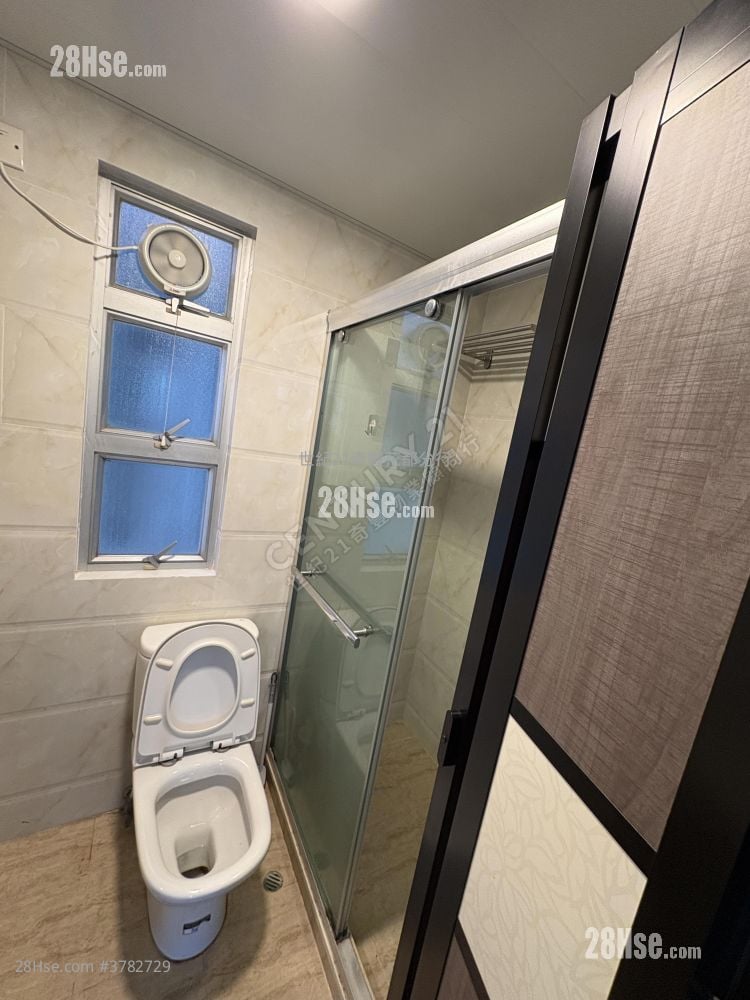 Flora Plaza Rental 2 Bedrooms , 1 Bathroom 370 ft²