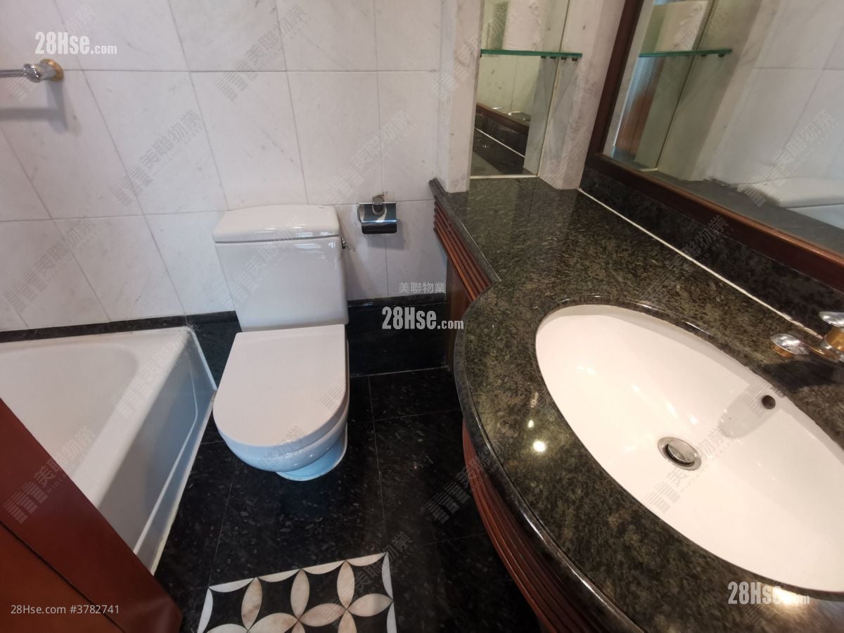 浴室: 东堤湾畔 租盘 3 房 , 2 浴室 772 平方尺