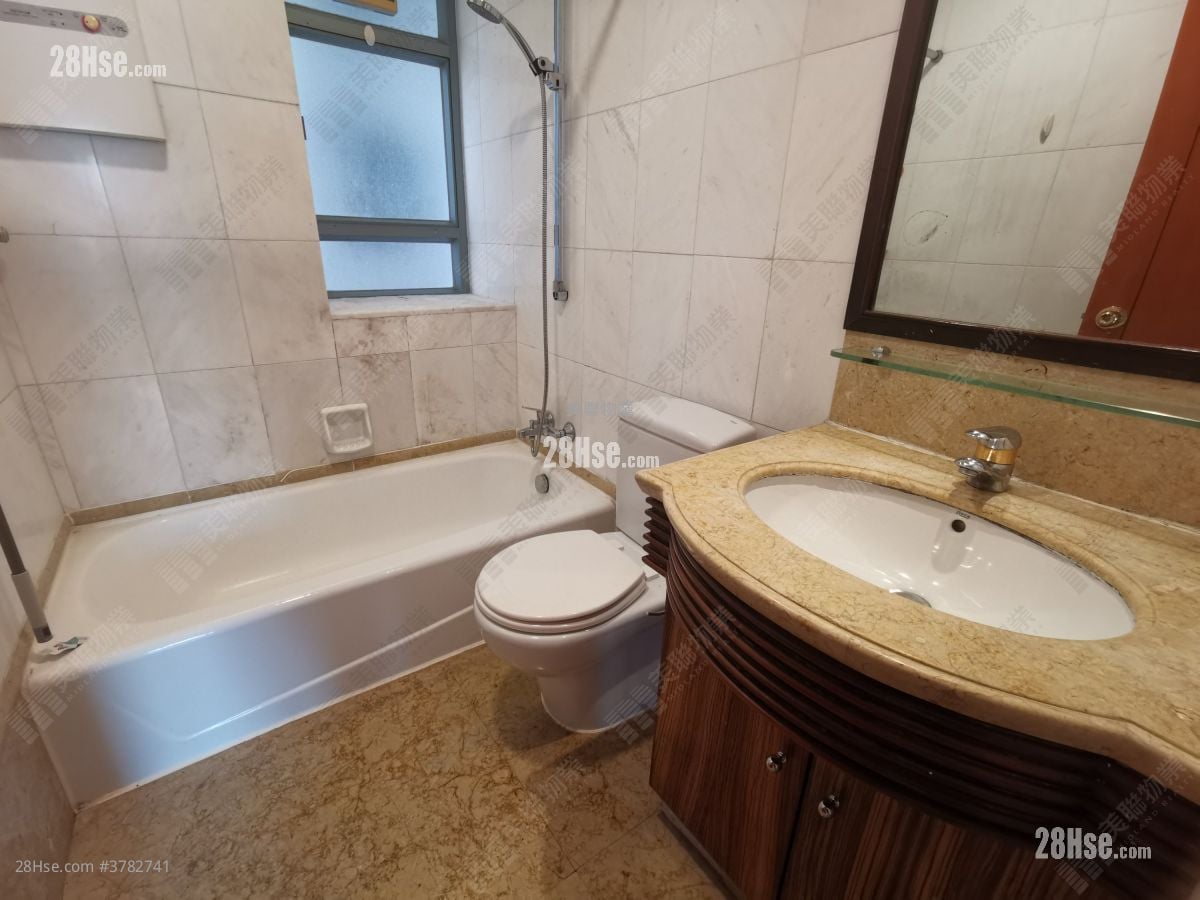 浴室: 东堤湾畔 租盘 3 房 , 2 浴室 772 平方尺