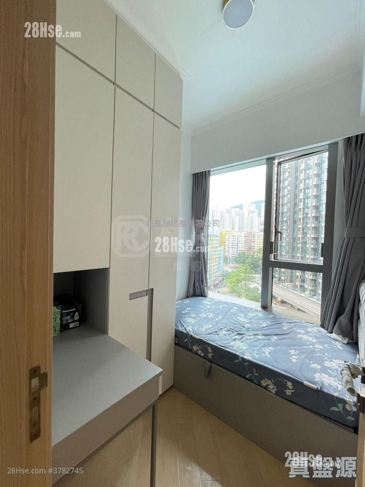 Grand Central Sell 2 Bedrooms , 1 Bathroom 522 ft²