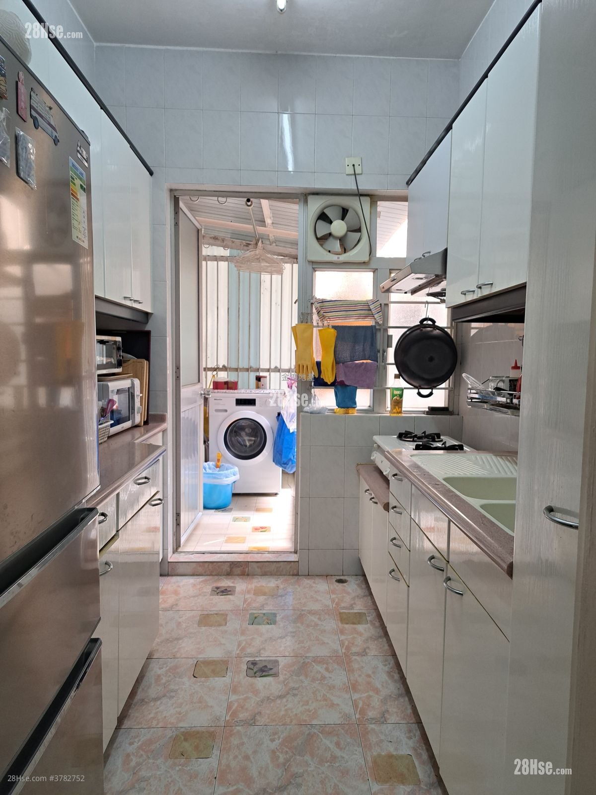 安卢 售盘 3 房 , 1 浴室 1,134 平方尺