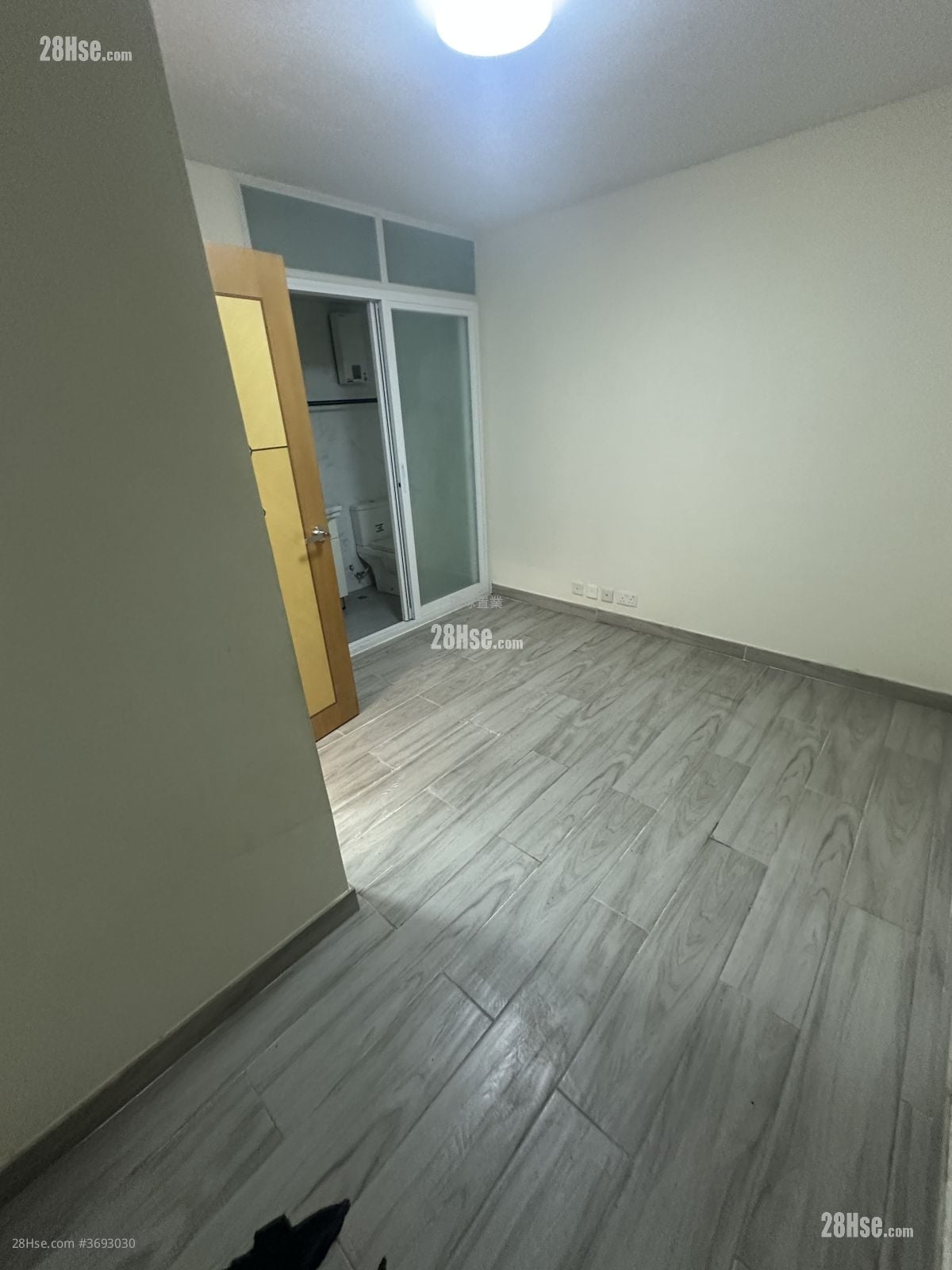 村屋 售盘 3 房 , 2 浴室 630 平方尺