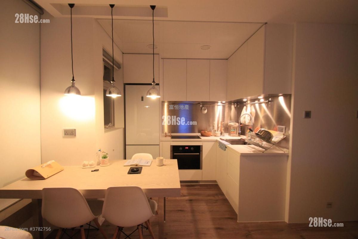 The Metropolis Residence Sell 2 Bedrooms , 1 Bathroom 470 ft²