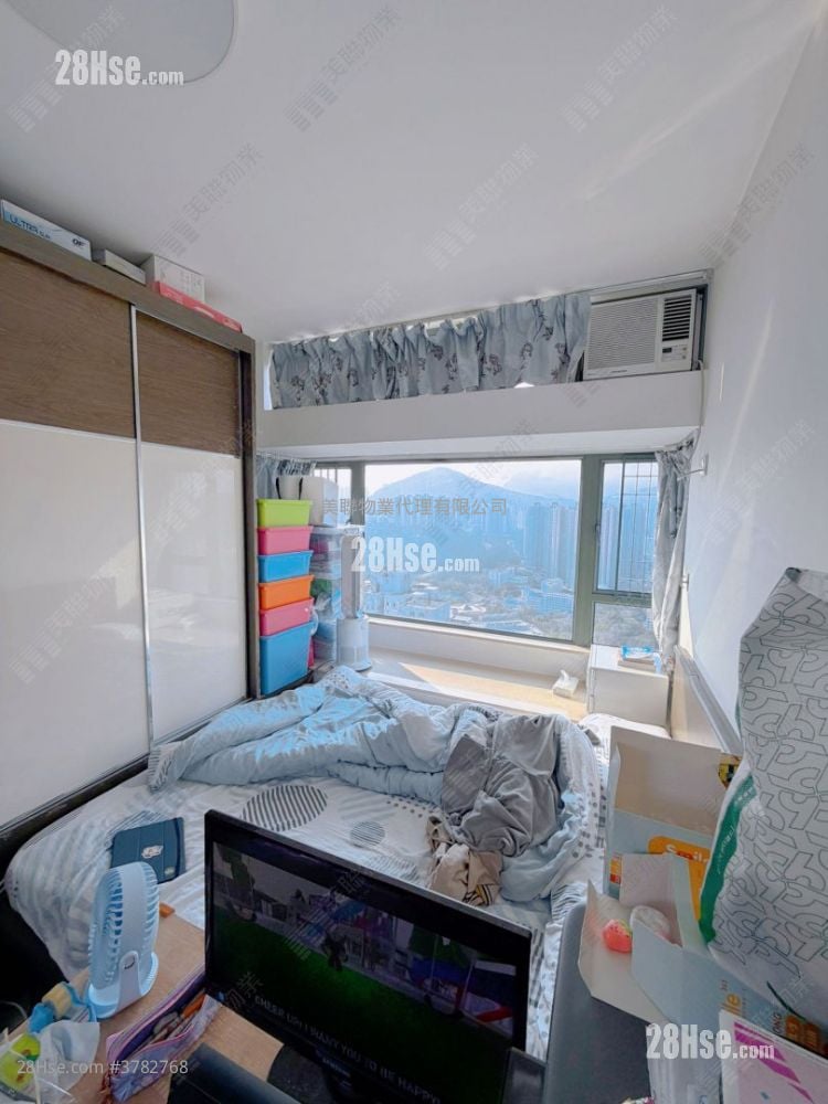 Residence Oasis Sell 3 Bedrooms 667 ft²