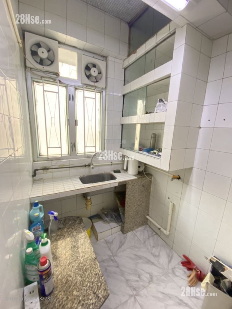 Tenement House Rental 3 Bedrooms , 1 Bathroom 460 ft²