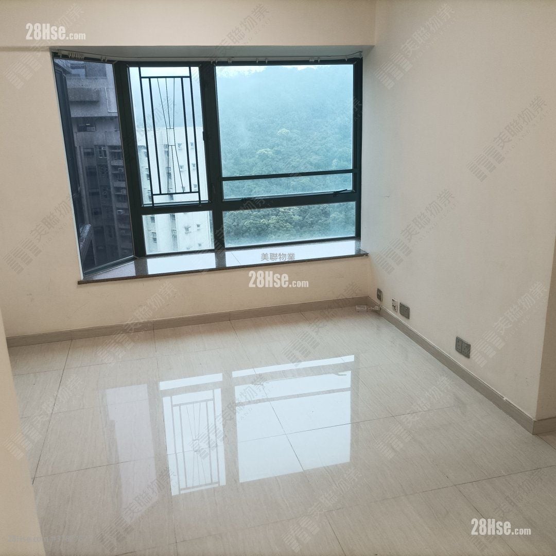 living room: The Metro City Sell 2 Bedrooms , 1 Bathroom 441 ft²