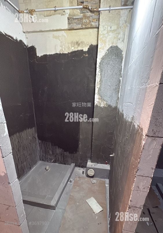 Lung Mong Building Rental 3 Bedrooms , 2 Bathrooms 589 ft²