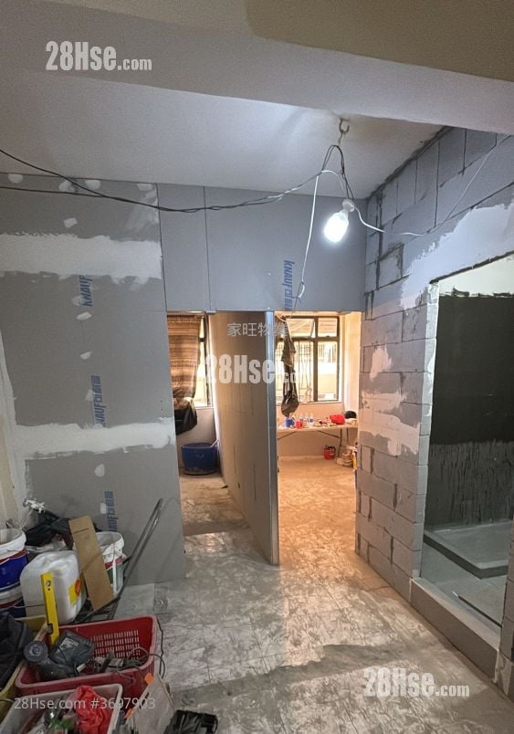 Lung Mong Building Rental 3 Bedrooms , 2 Bathrooms 589 ft²