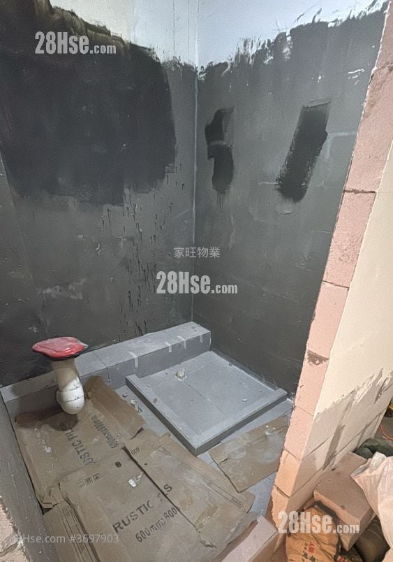 Lung Mong Building Rental 3 Bedrooms , 2 Bathrooms 589 ft²