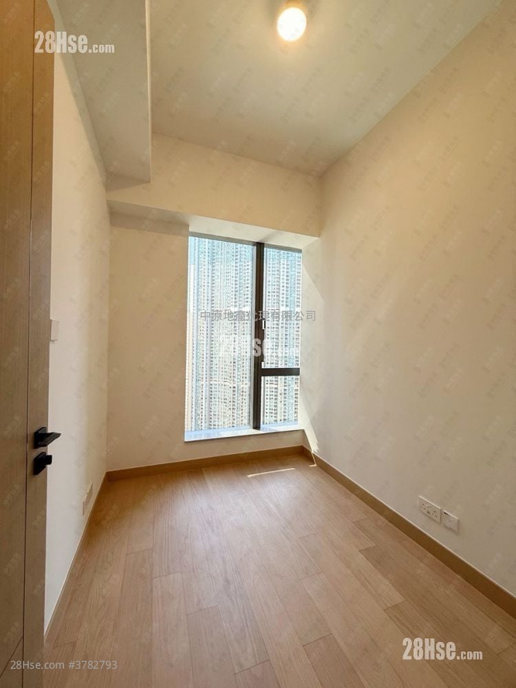 Seasons Place Sell 1 Bedroom , 1 Bathroom 323 ft²