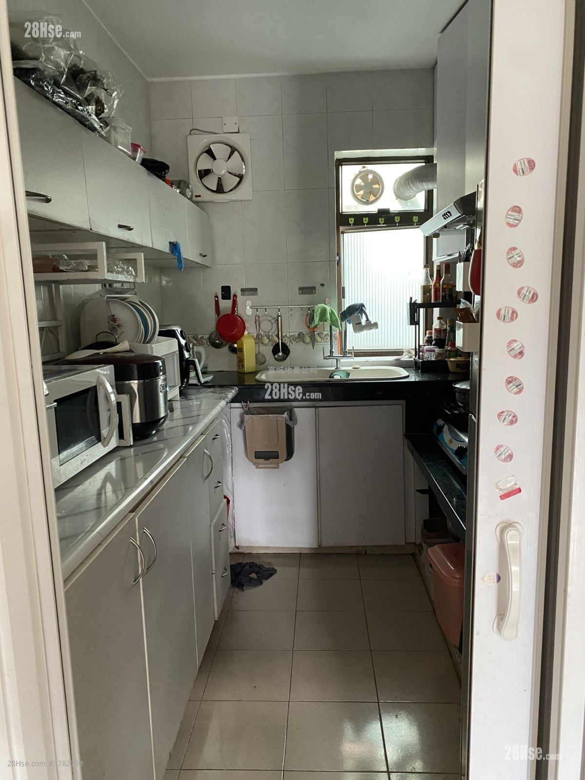 村屋 租盘 3 房 , 1 浴室 850 平方尺