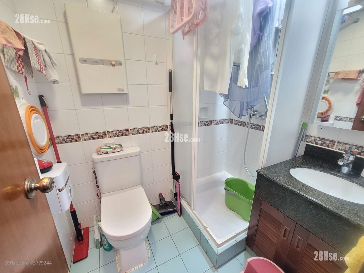 Kai Tak Garden Sell 3 Bedrooms , 2 Bathrooms 701 ft²