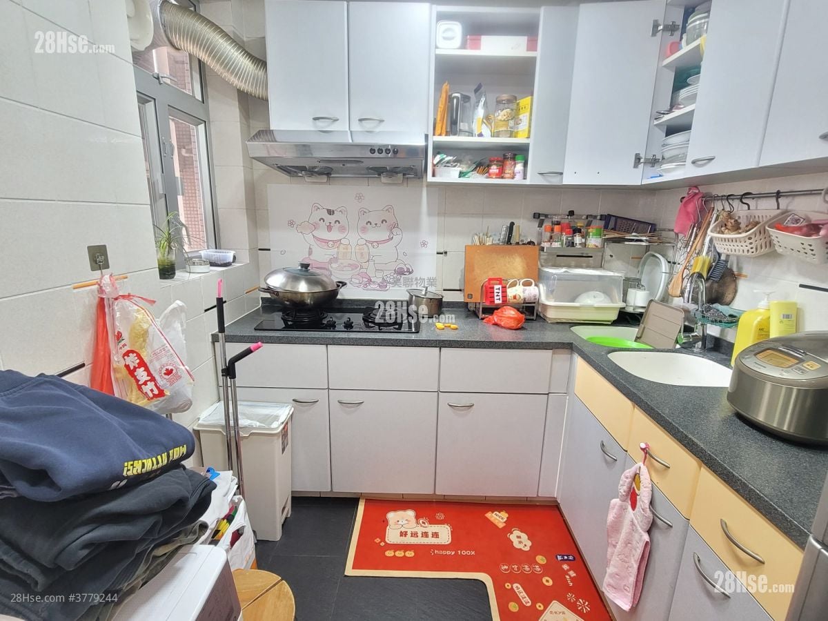 Kai Tak Garden Sell 3 Bedrooms , 2 Bathrooms 701 ft²