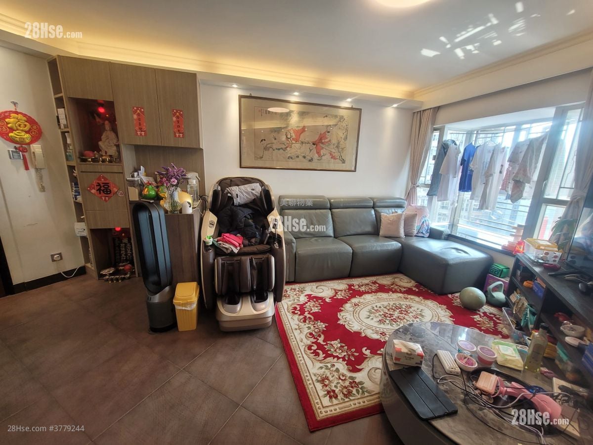 Kai Tak Garden Sell 3 Bedrooms , 2 Bathrooms 701 ft²