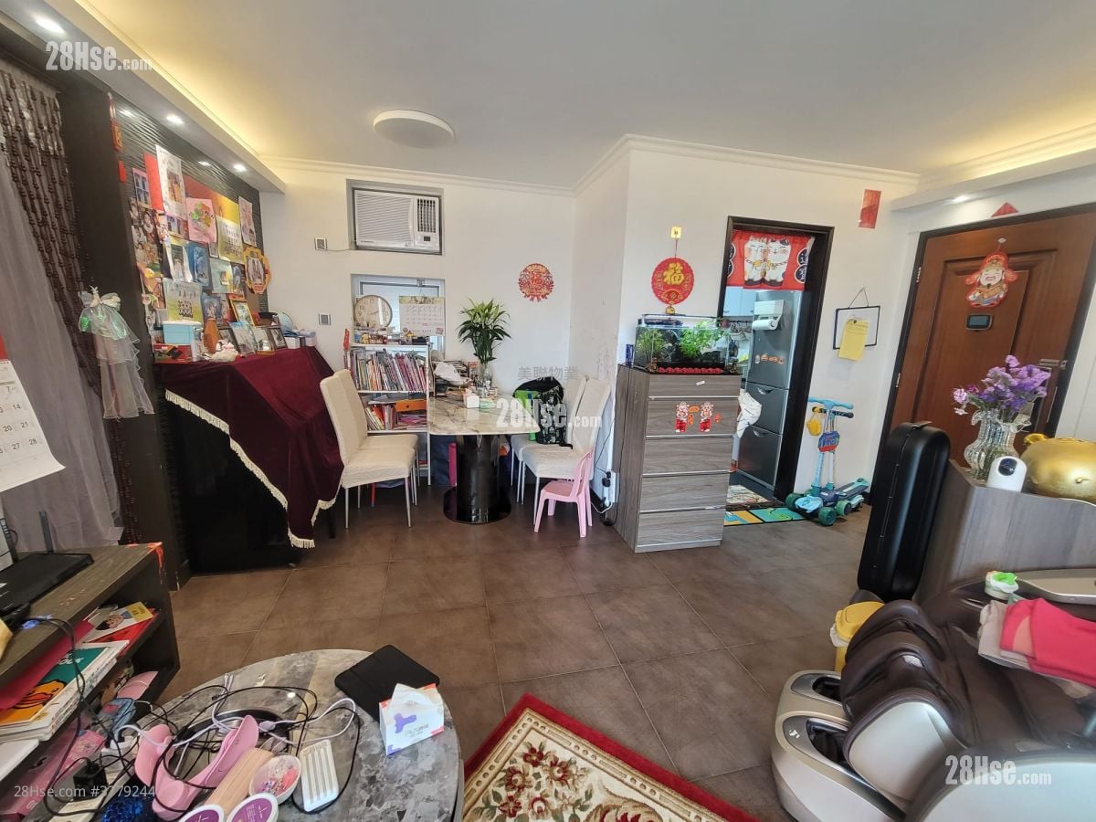 Kai Tak Garden Sell 3 Bedrooms , 2 Bathrooms 701 ft²