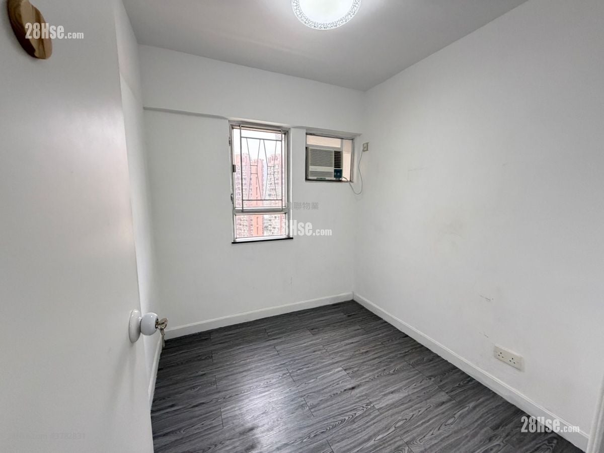 Serene Garden Sell 3 Bedrooms 590 ft²