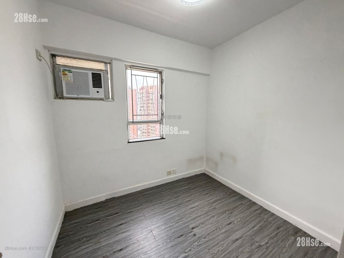 Serene Garden Sell 3 Bedrooms 590 ft²