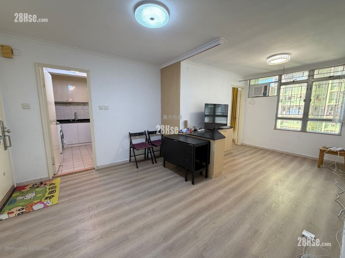 Kam Fung Court Sell 3 Bedrooms , 1 Bathroom 647 ft²