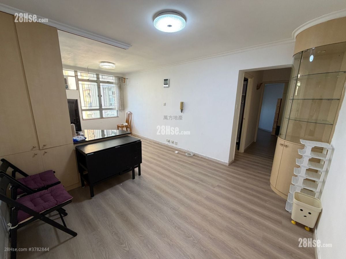 Kam Fung Court Sell 3 Bedrooms , 1 Bathroom 647 ft²