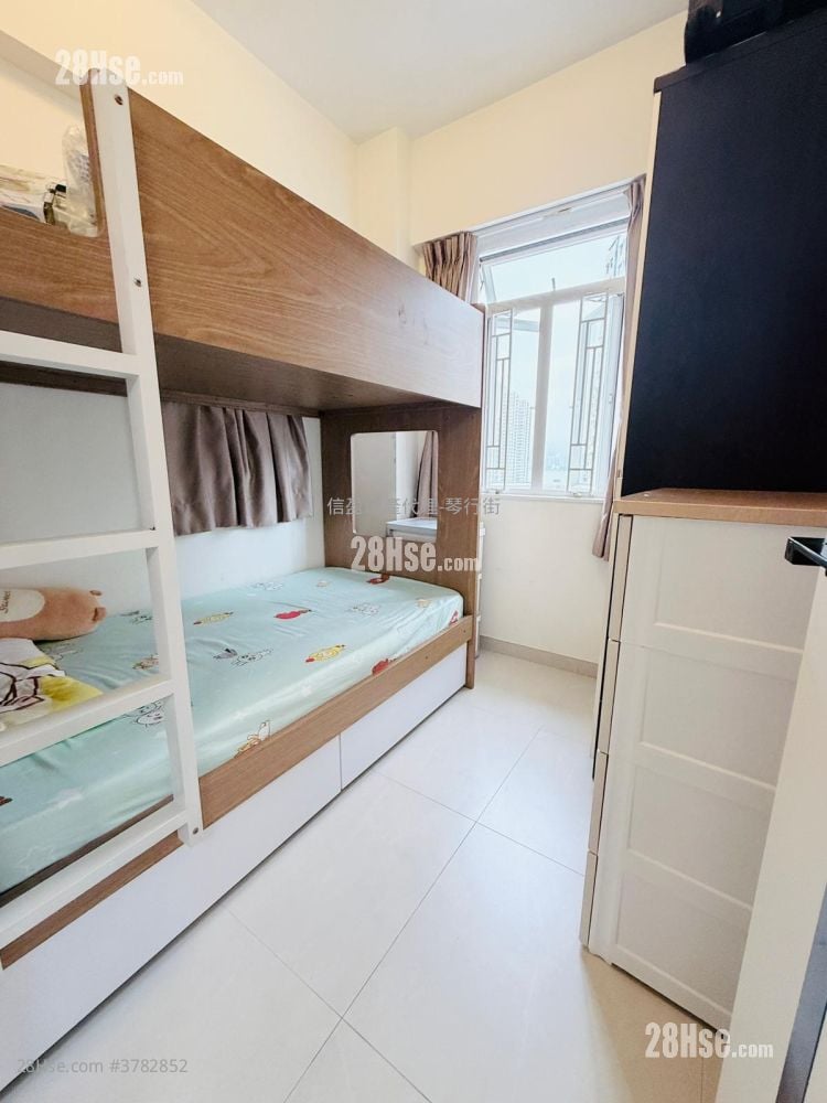 Kam Wai Building Sell 2 Bedrooms , 1 Bathroom 353 ft²