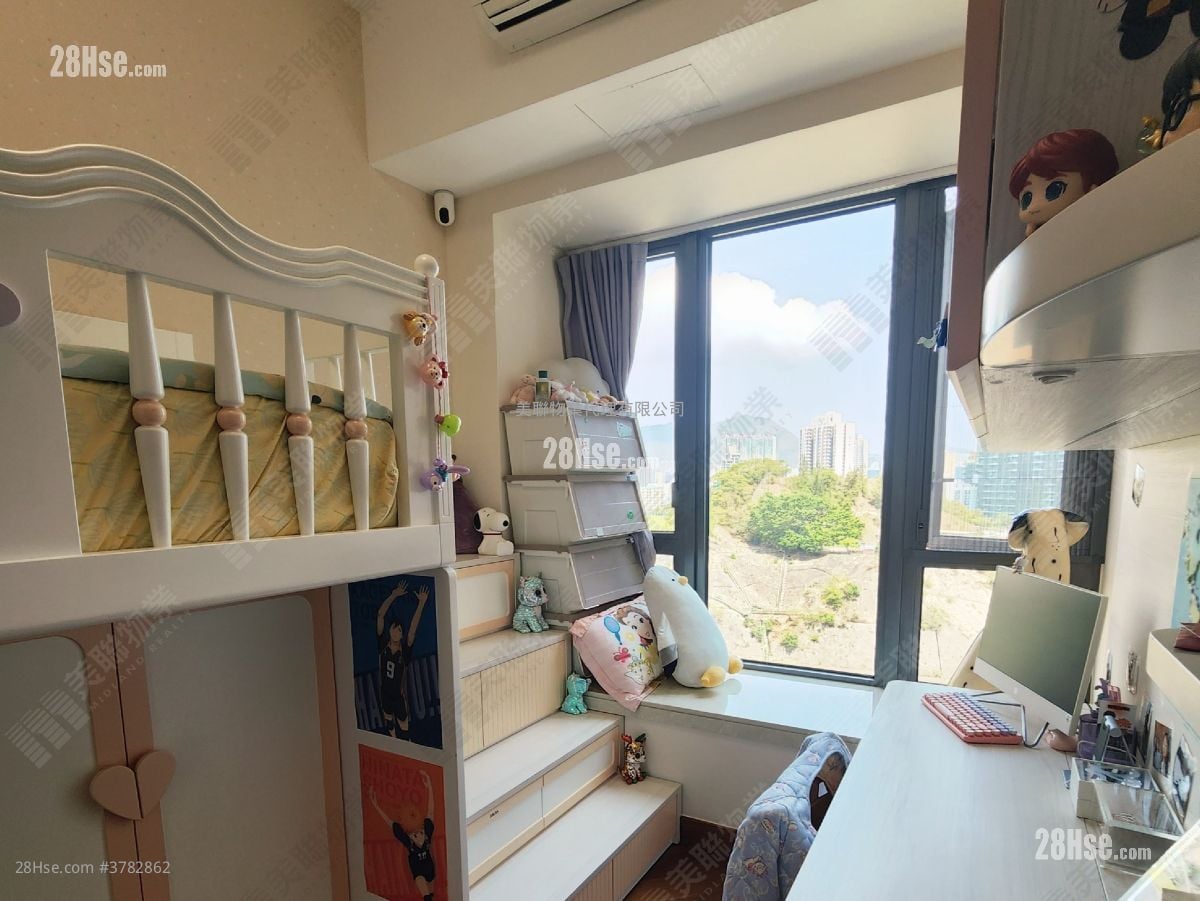 Ultima Sell 4 Bedrooms , 3 Bathrooms 1,237 ft²