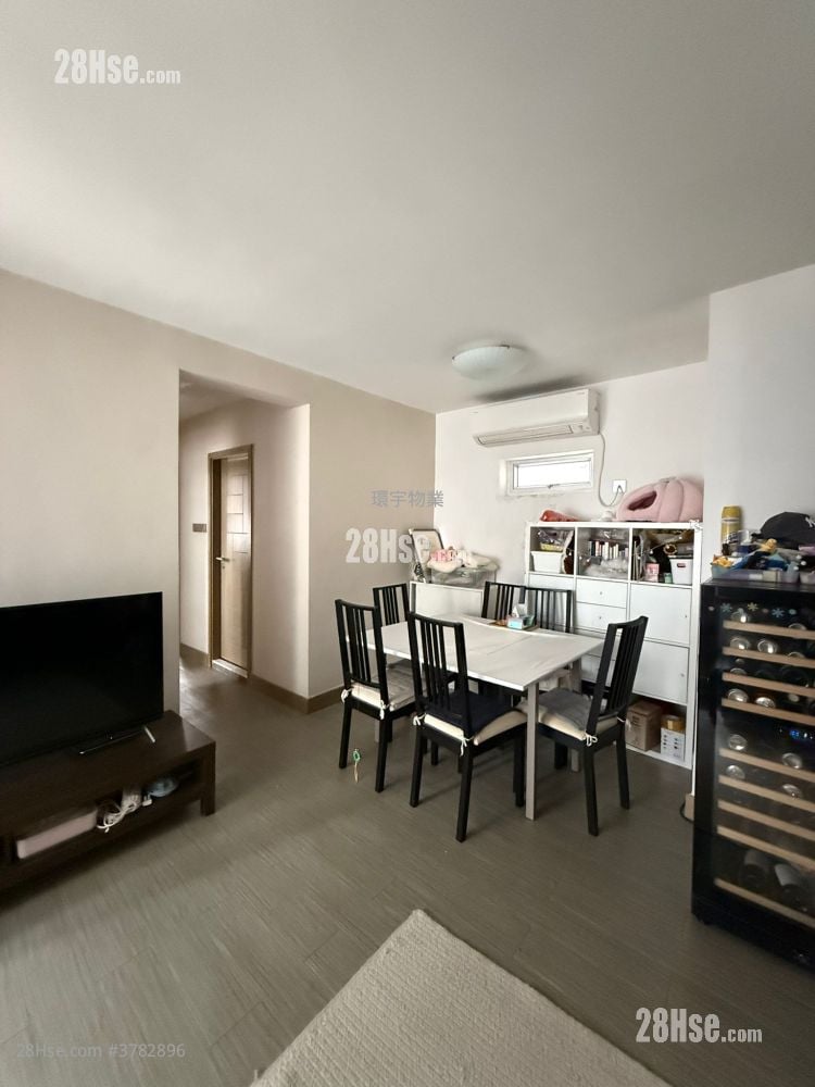 Riviera Gardens Sell 3 Bedrooms , 2 Bathrooms 592 ft²