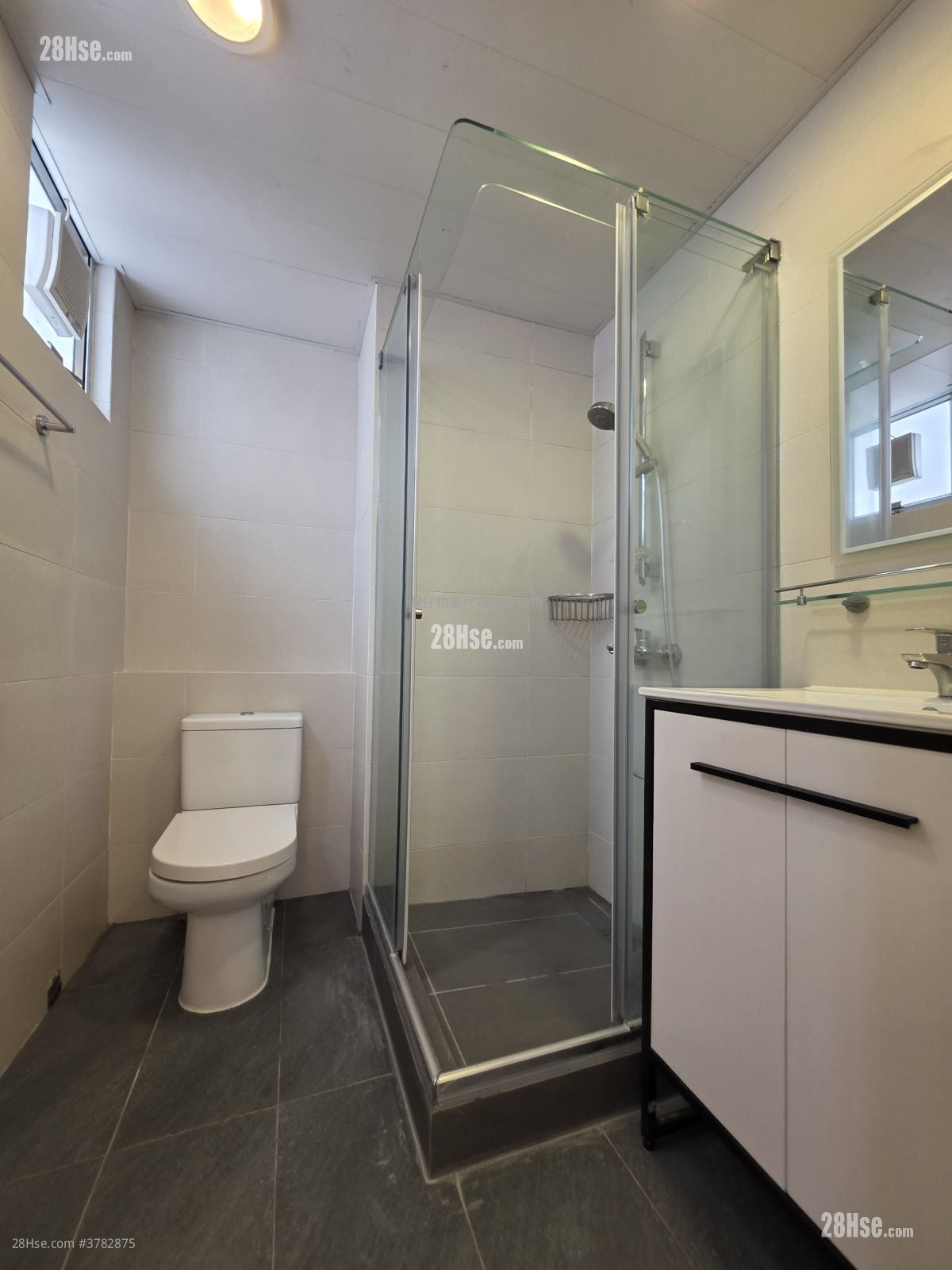 Prime Mansion Rental 3 Bedrooms , 2 Bathrooms 600 ft²