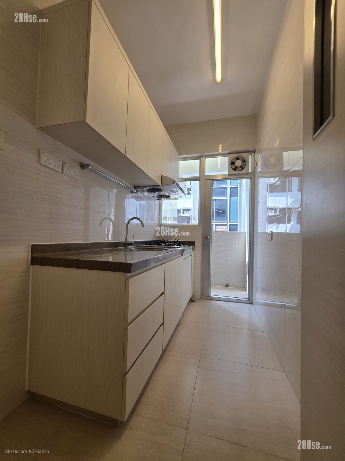 Prime Mansion Rental 3 Bedrooms , 2 Bathrooms 600 ft²