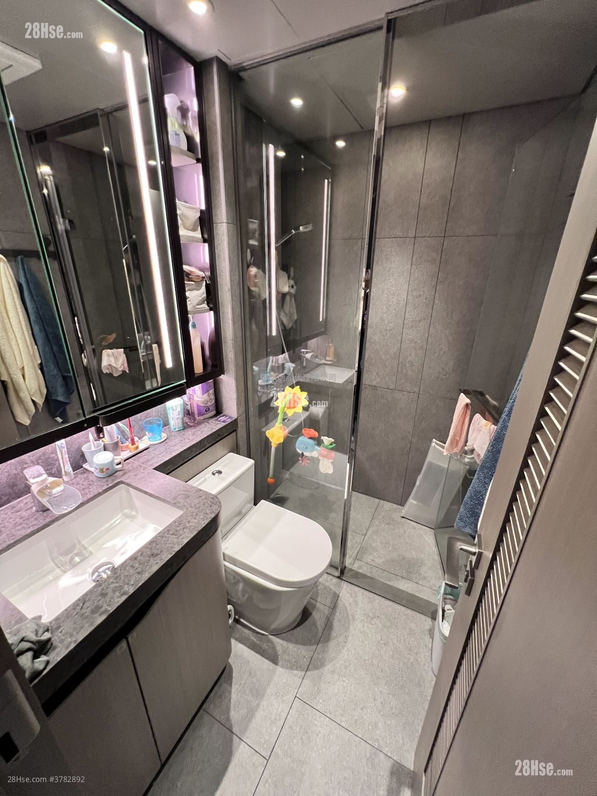 Yoho West Sell 2 Bedrooms 409 ft²