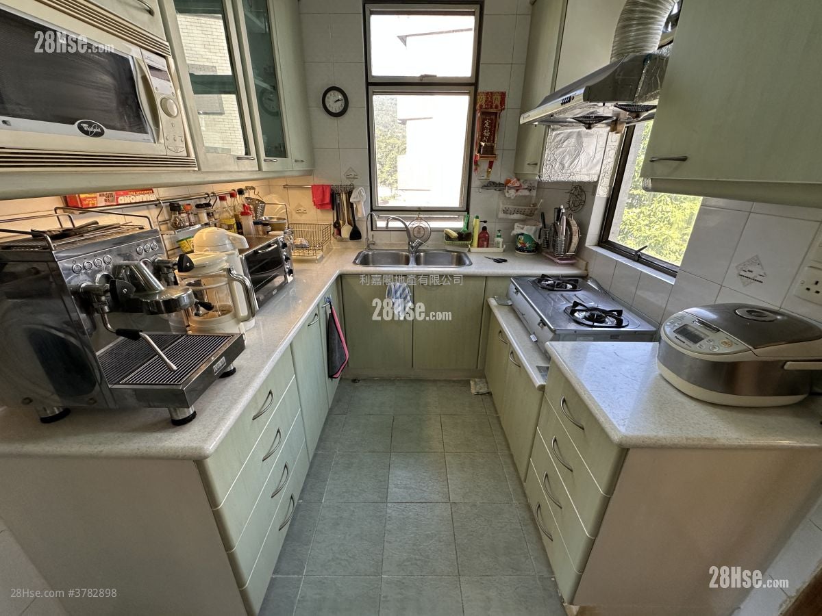 Rosary Villas Sell 3 Bedrooms , 2 Bathrooms 1,431 ft²