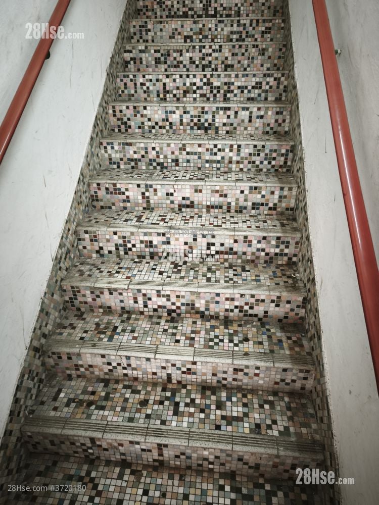 Hoi Lin Building Sell 3 Bedrooms , 3 Bathrooms 455 ft²