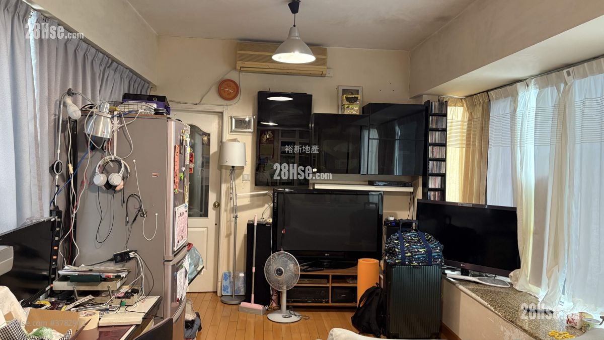 Villa Pinada House Sell 3 Bedrooms , 1 Bathroom 655 ft²