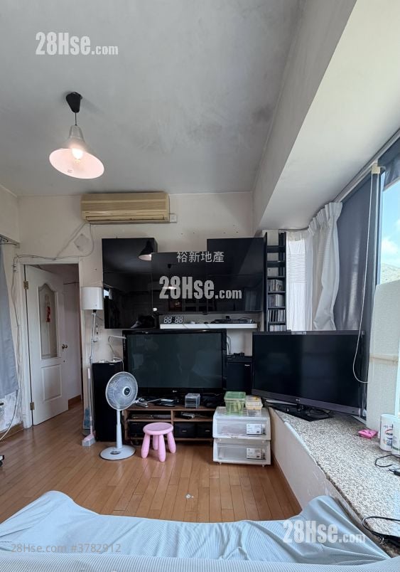 Villa Pinada House Sell 3 Bedrooms , 1 Bathroom 655 ft²