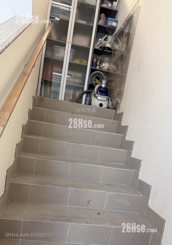 Villa Pinada House Sell 3 Bedrooms , 1 Bathroom 655 ft²