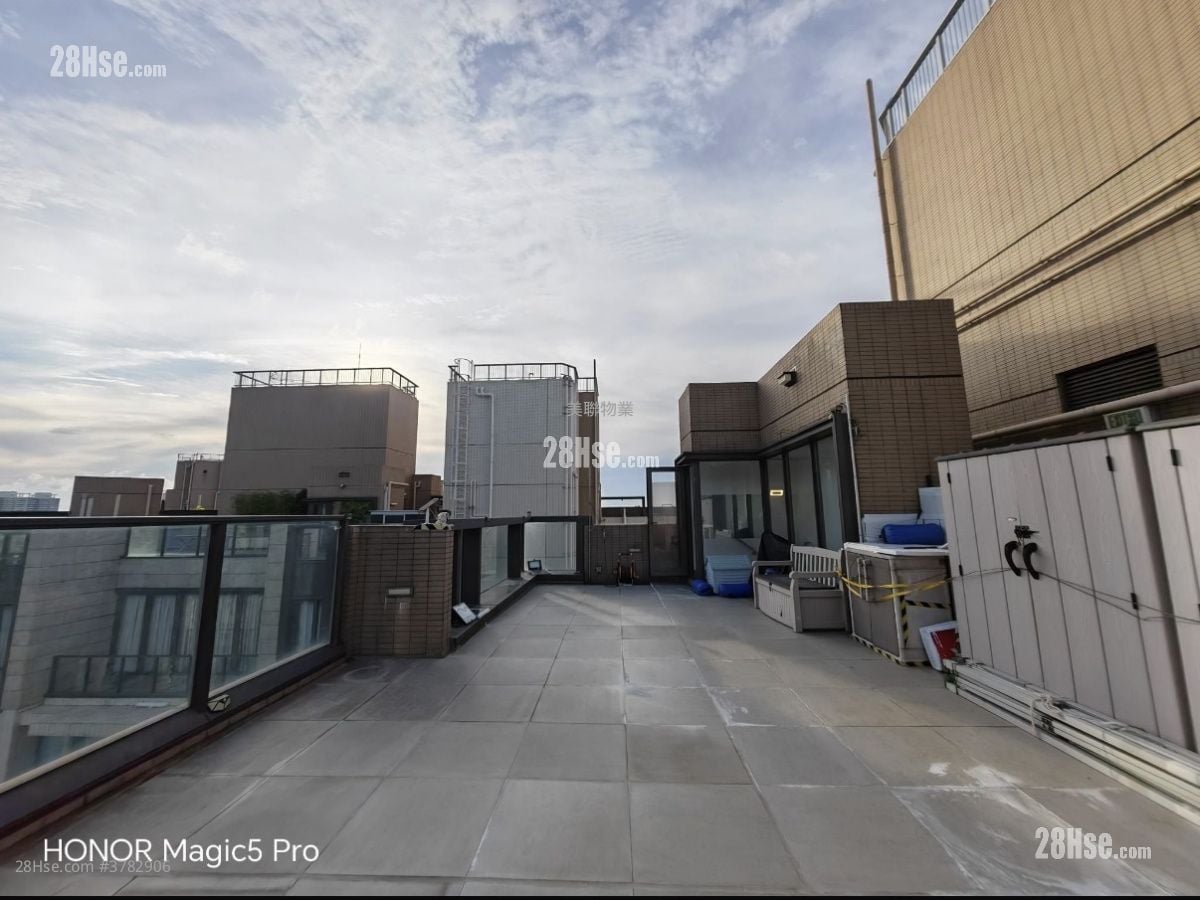 The Visionary Sell 1,489 ft²