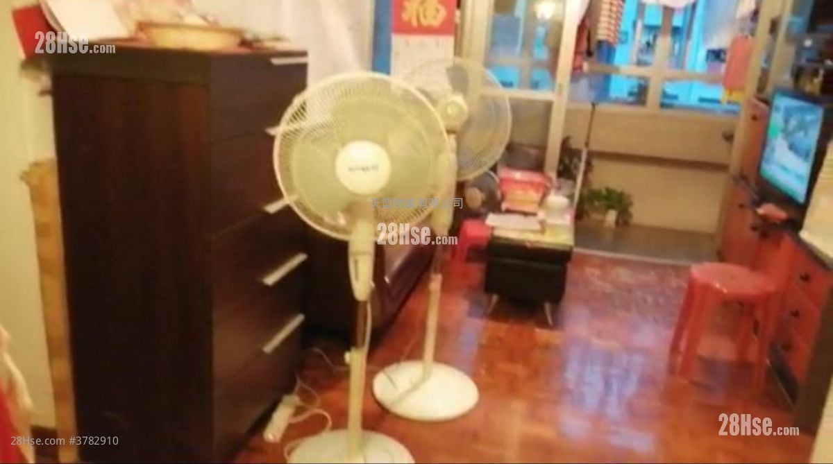 Ka Wai Chuen Sell 2 Bedrooms , 1 Bathroom 526 ft²