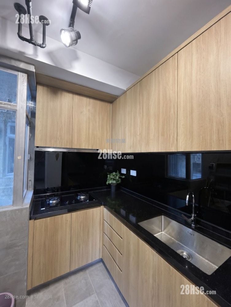 Tuen Mun Town Plaza Sell 2 Bedrooms 351 ft²